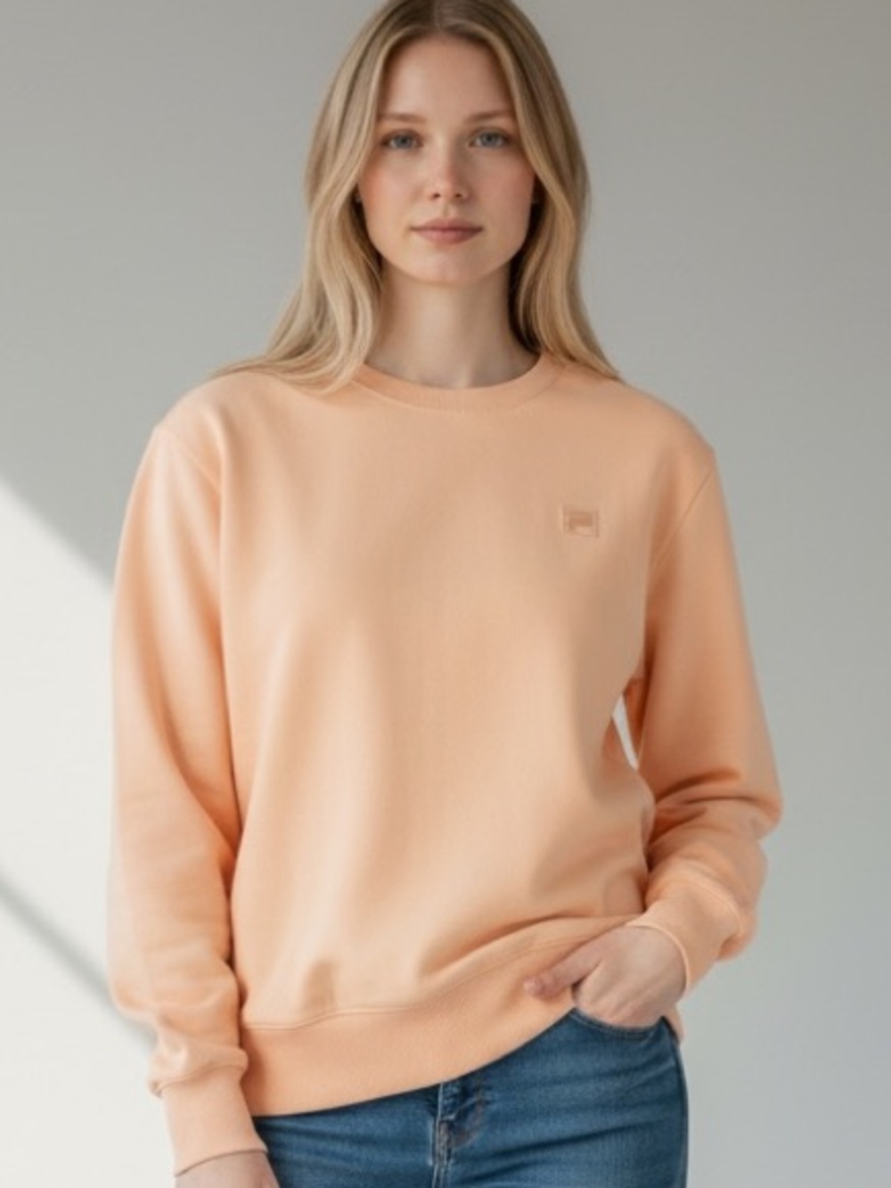 FILA Women’s Crewneck Sweater – Peach Size M